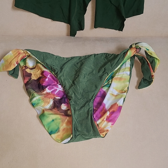 Robin piccone tankini top med, W swim bottom large. - Picture 6 of 11